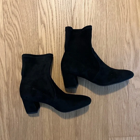 New with box Stuart Weitzman suede booties
